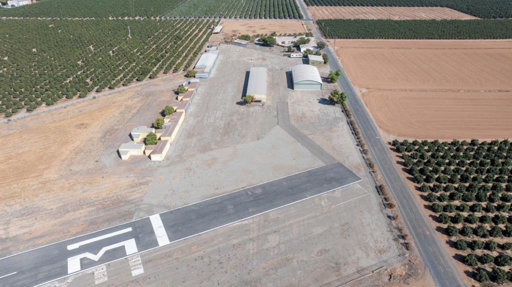 23500 Eckert Field Airport (1Q1) Avenue 204, Strathmore, CA 93267