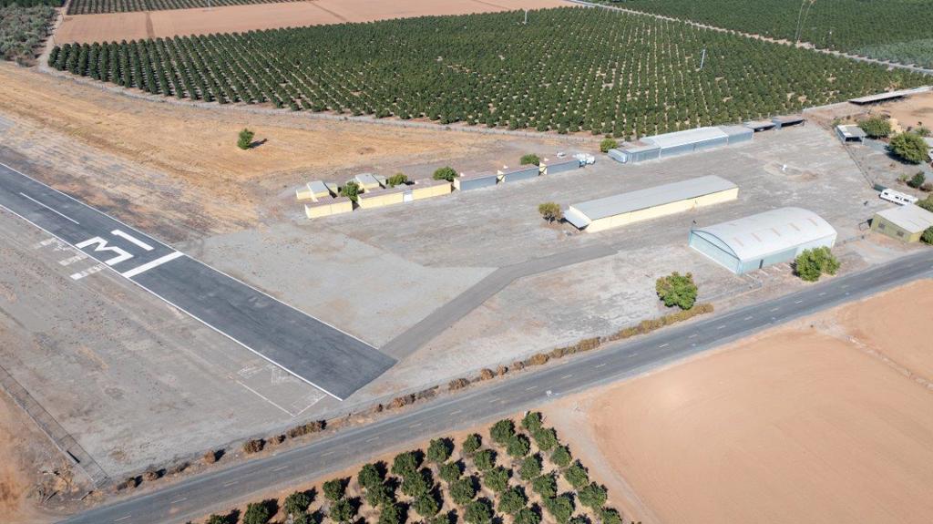 23500 Eckert Field Airport (1Q1) Avenue 204, Strathmore, CA 93267