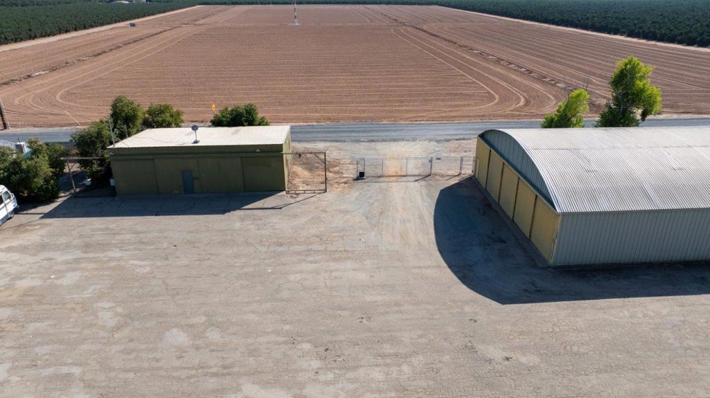 23500 Eckert Field Airport (1Q1) Avenue 204, Strathmore, CA 93267