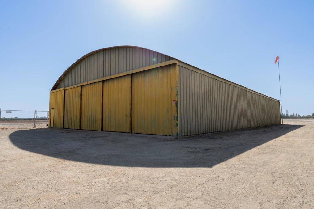 23500 Eckert Field Airport (1Q1) Avenue 204, Strathmore, CA 93267