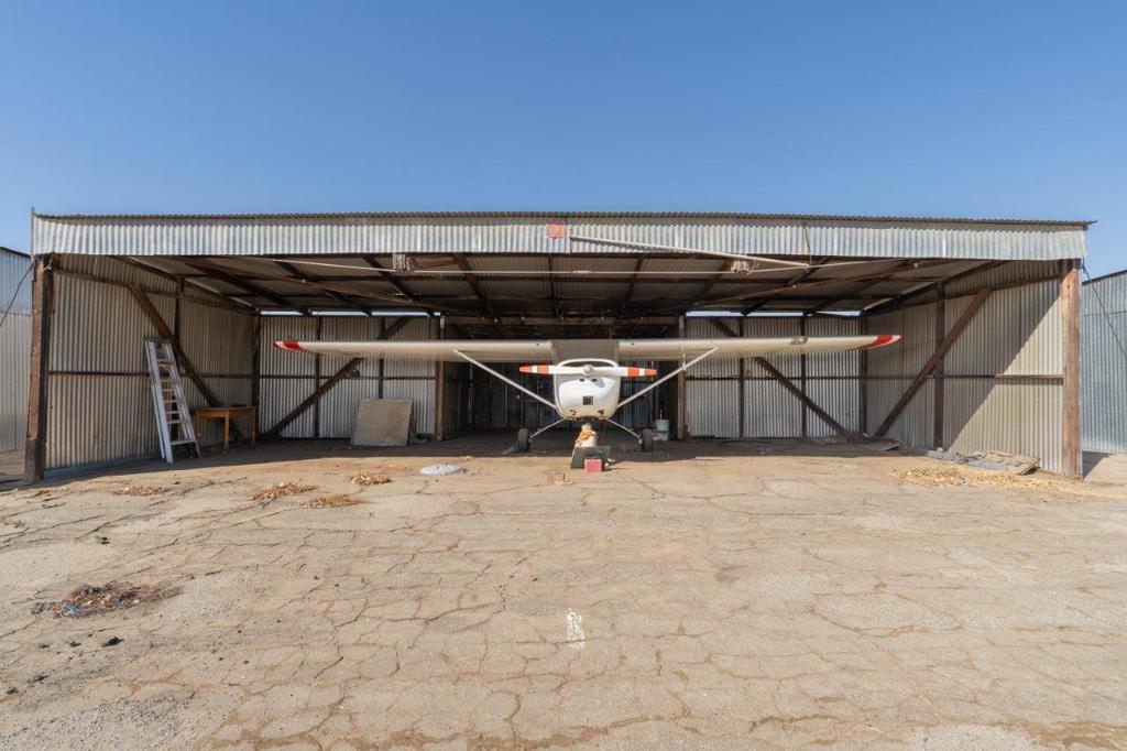 23500 Eckert Field Airport (1Q1) Avenue 204, Strathmore, CA 93267