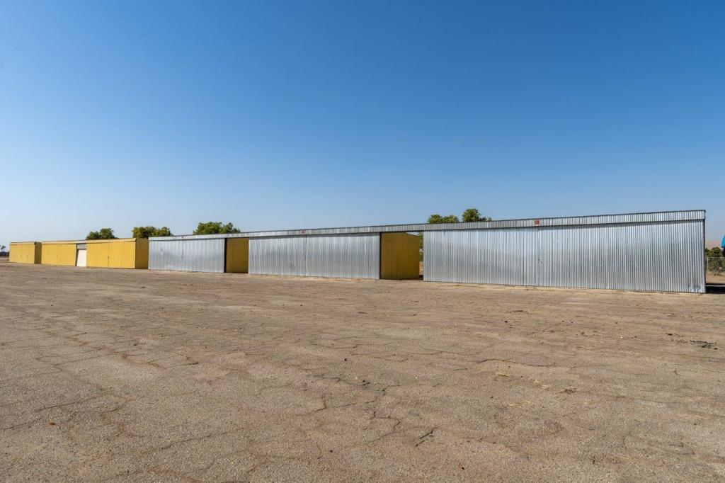 23500 Eckert Field Airport (1Q1) Avenue 204, Strathmore, CA 93267