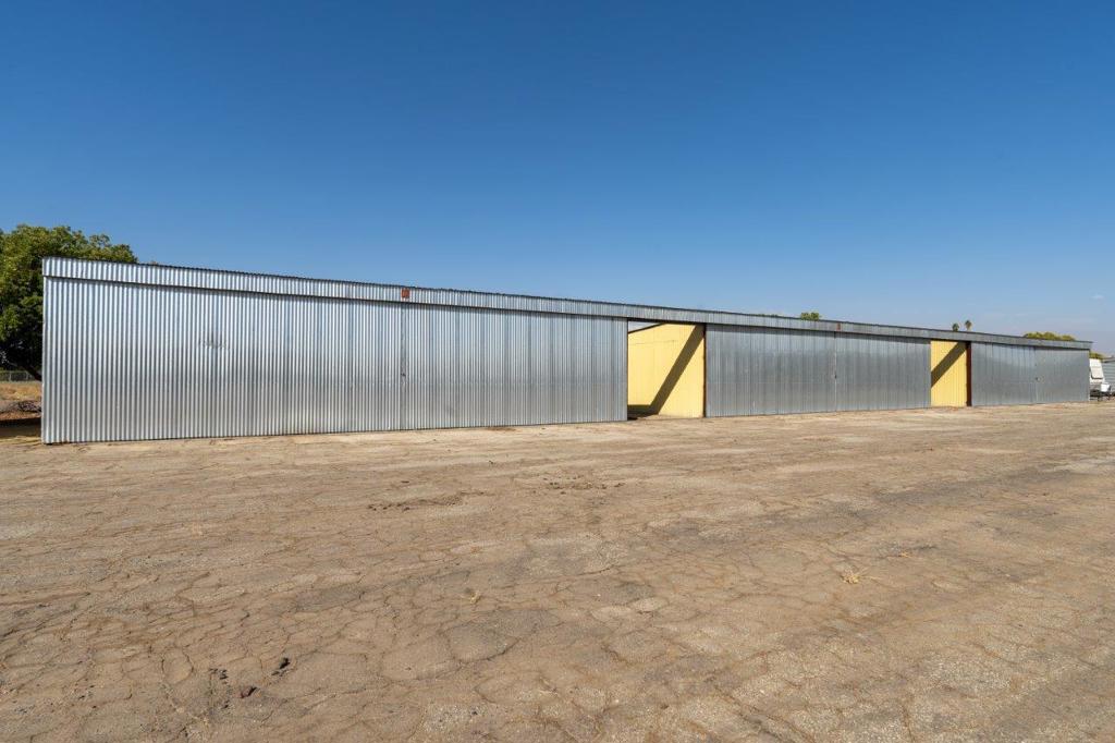 23500 Eckert Field Airport (1Q1) Avenue 204, Strathmore, CA 93267