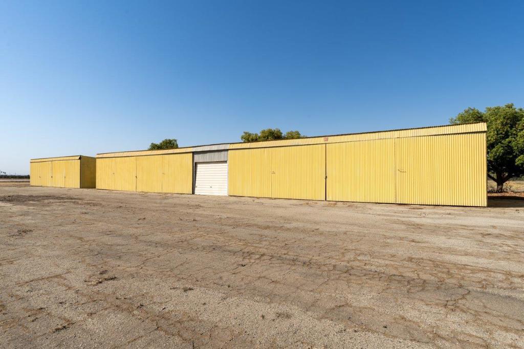 23500 Eckert Field Airport (1Q1) Avenue 204, Strathmore, CA 93267