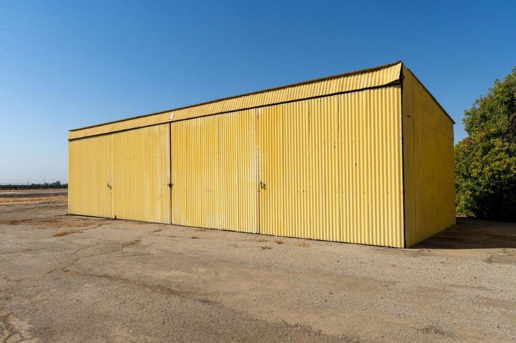 23500 Eckert Field Airport (1Q1) Avenue 204, Strathmore, CA 93267