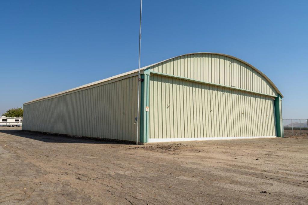 23500 Eckert Field Airport (1Q1) Avenue 204, Strathmore, CA 93267