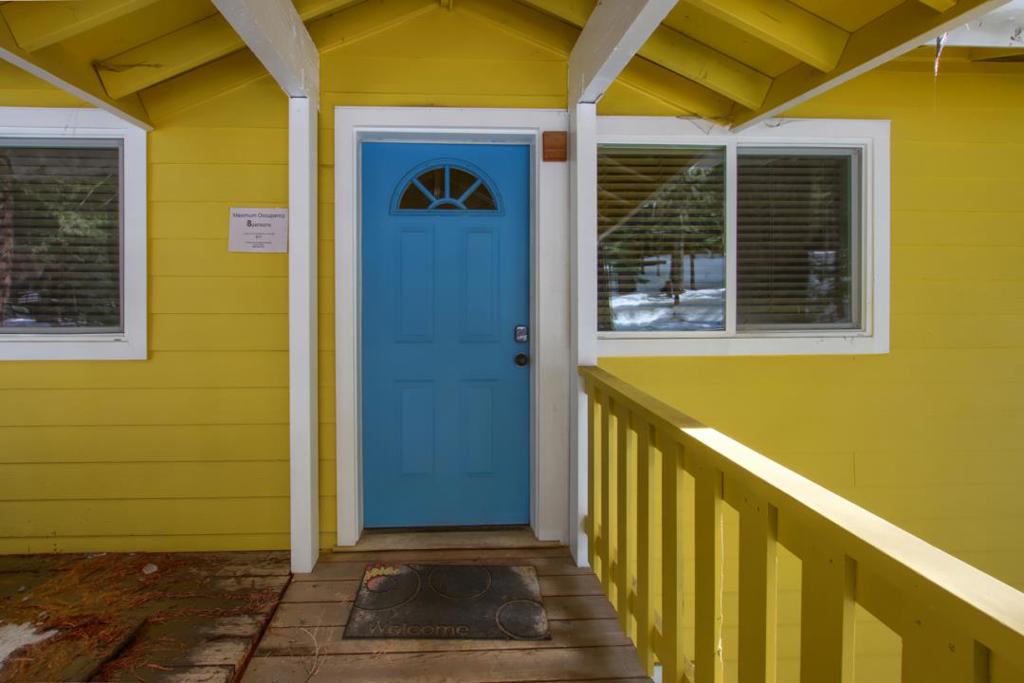 1144 Railroad Ln, Fish Camp, CA 93623