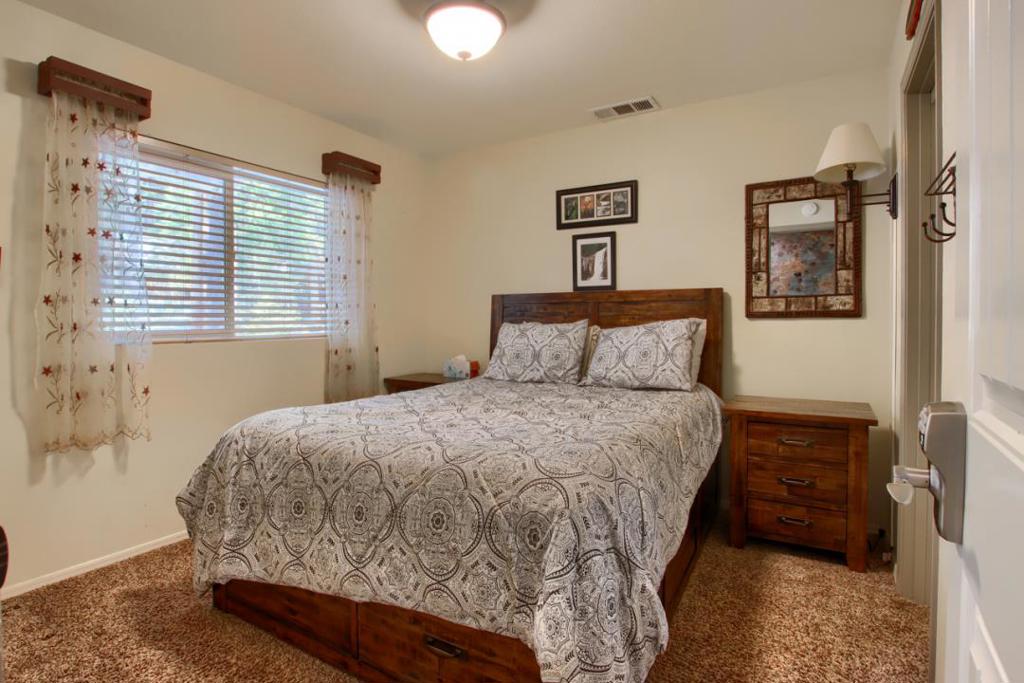 1144 Railroad Ln, Fish Camp, CA 93623