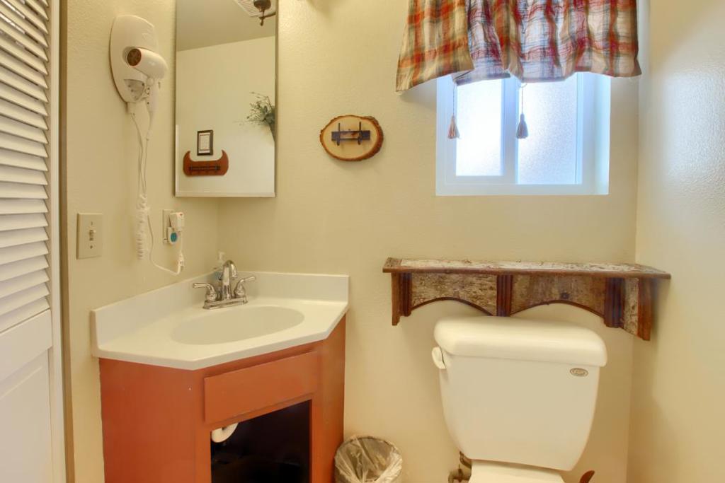 1144 Railroad Ln, Fish Camp, CA 93623