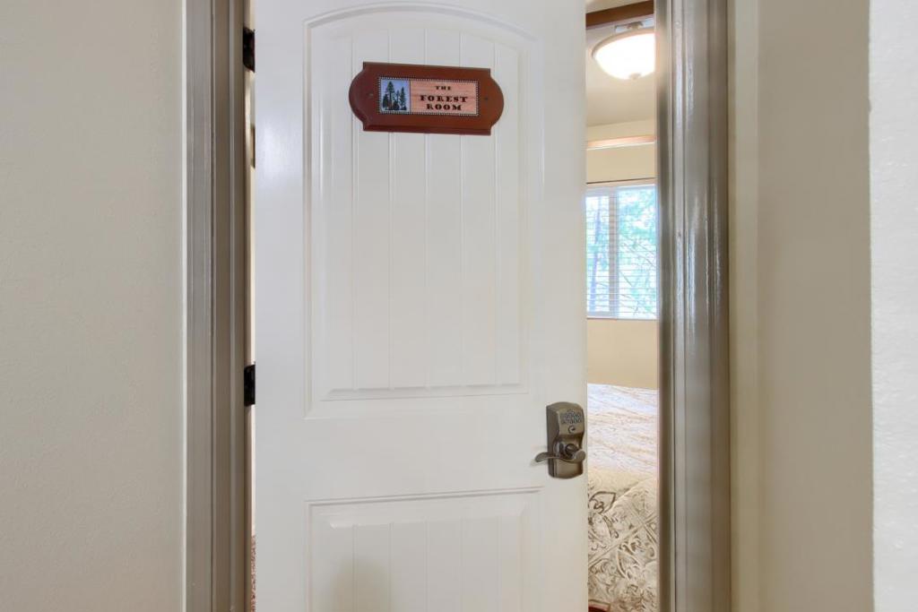 1144 Railroad Ln, Fish Camp, CA 93623