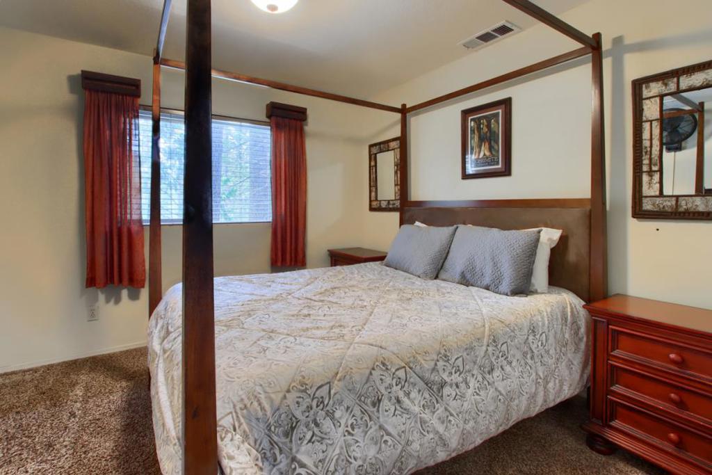 1144 Railroad Ln, Fish Camp, CA 93623