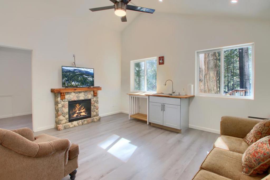 1144 Railroad Ln, Fish Camp, CA 93623