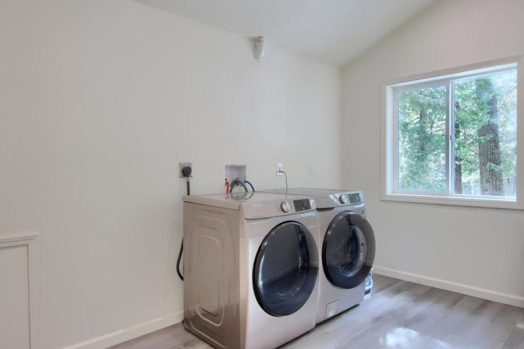 1144 Railroad Ln, Fish Camp, CA 93623