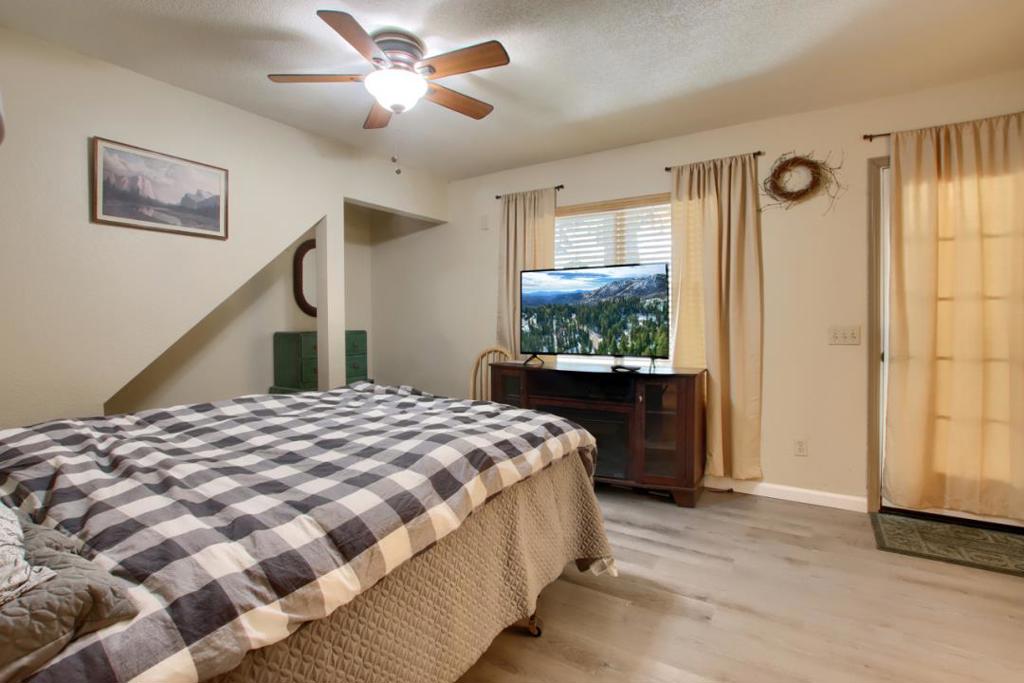 1144 Railroad Ln, Fish Camp, CA 93623