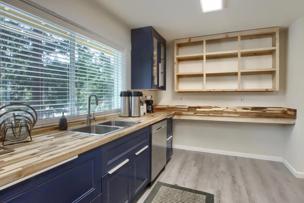 1144 Railroad Ln, Fish Camp, CA 93623