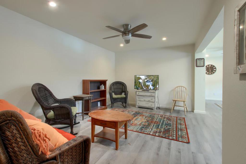 1144 Railroad Ln, Fish Camp, CA 93623