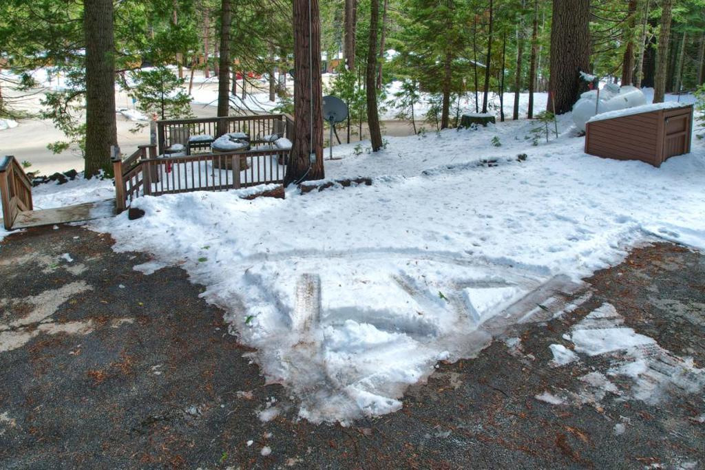 1144 Railroad Ln, Fish Camp, CA 93623