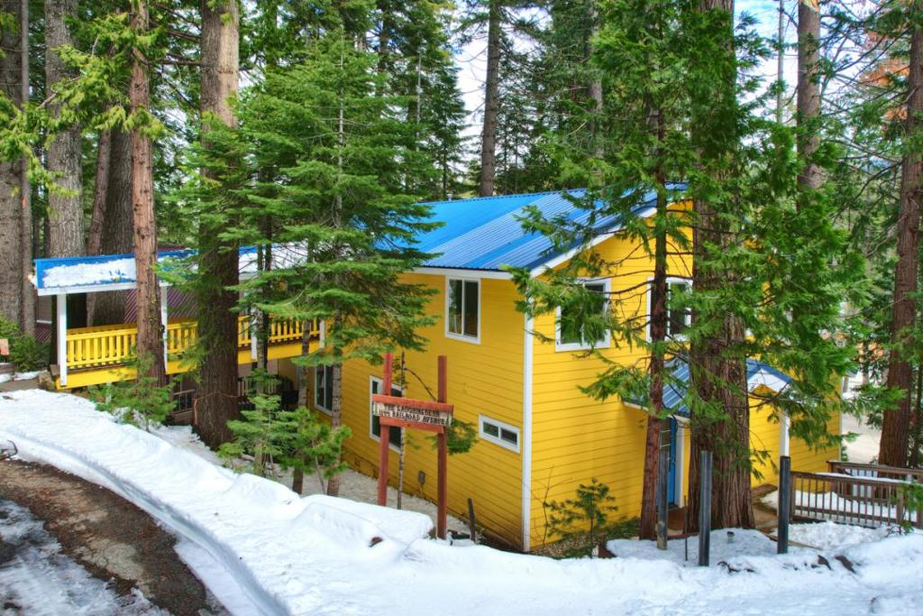 1144 Railroad Ln, Fish Camp, CA 93623