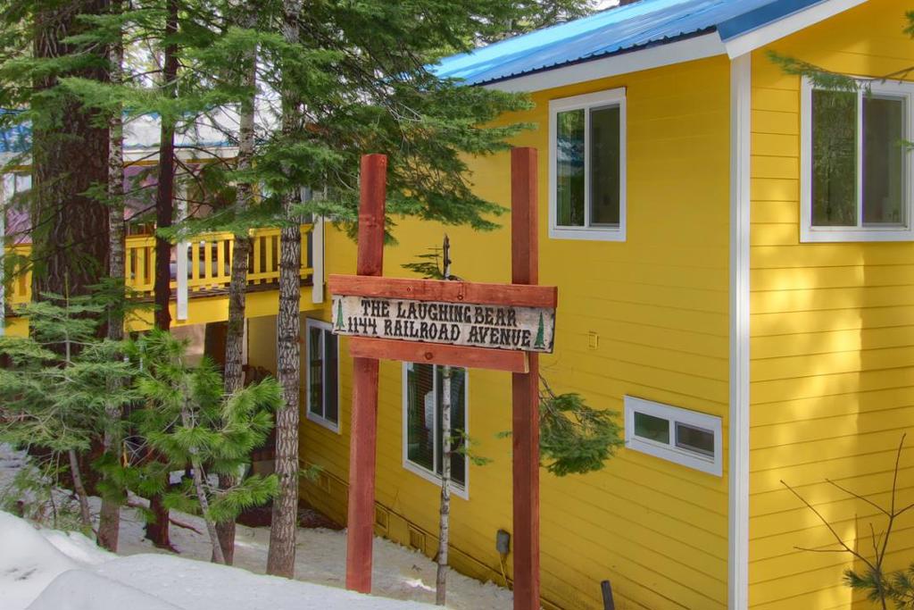 1144 Railroad Ln, Fish Camp, CA 93623