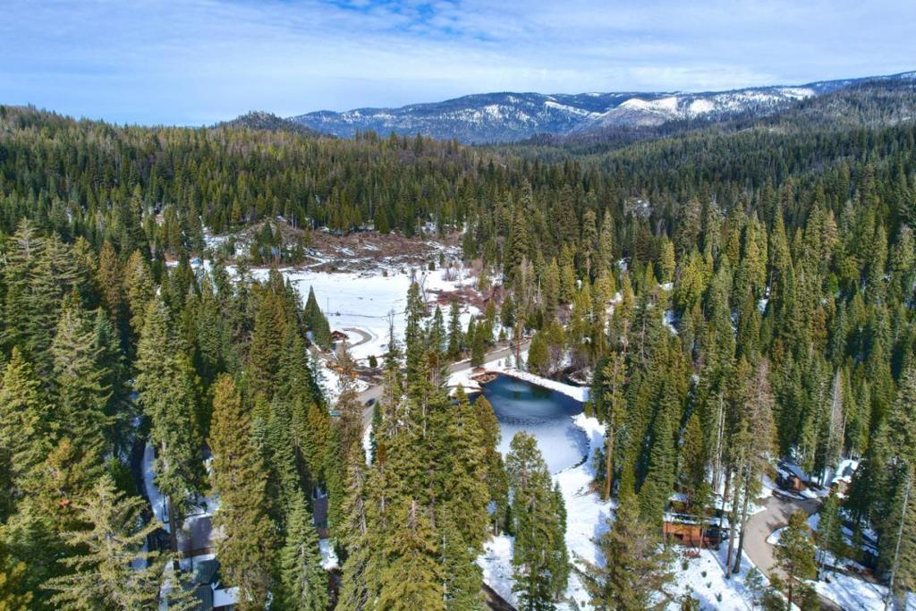 1144 Railroad Ln, Fish Camp, CA 93623