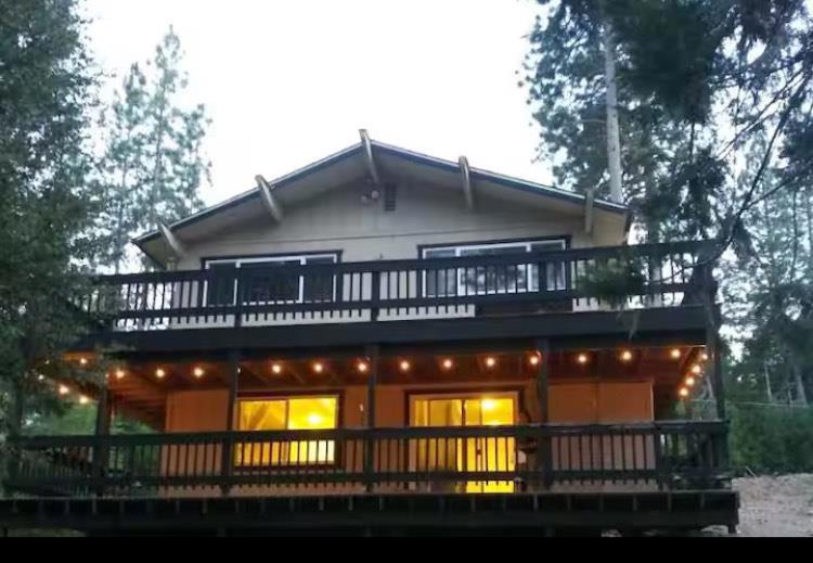 19418 Ferretti Rd, Groveland, CA 95321