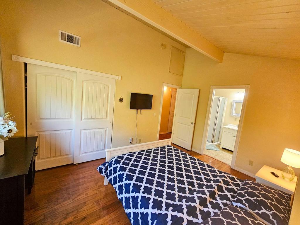 19418 Ferretti Rd, Groveland, CA 95321