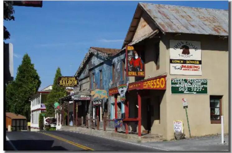 19418 Ferretti Rd, Groveland, CA 95321