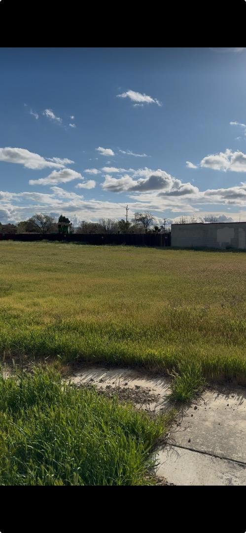 1523 Sarba Ct, Los Banos, CA 93635