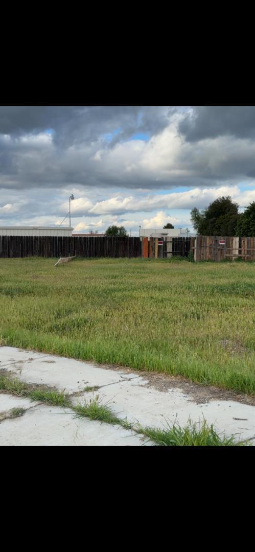 1530 Sarba Ct, Los Banos, CA 93635