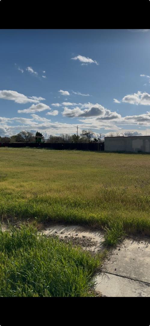 1527 Sarba Ct, Los Banos, CA 93635