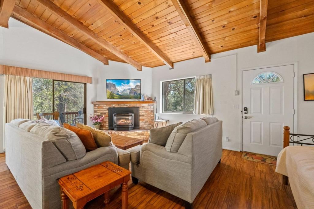 19935 Pine Mountain Dr, Groveland, CA 95321