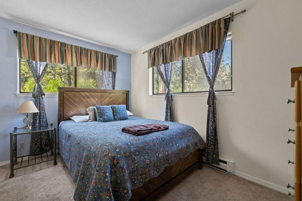 19935 Pine Mountain Dr, Groveland, CA 95321