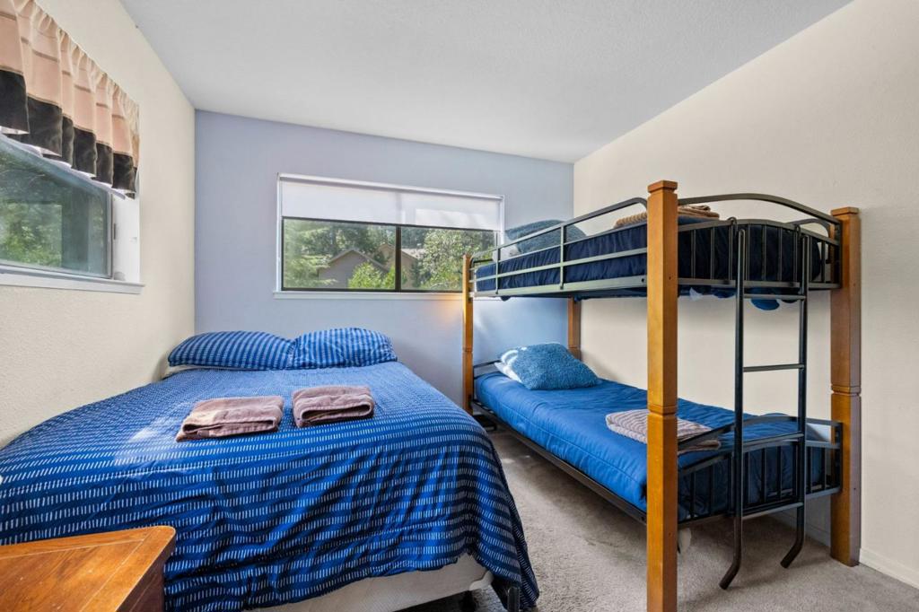 19935 Pine Mountain Dr, Groveland, CA 95321