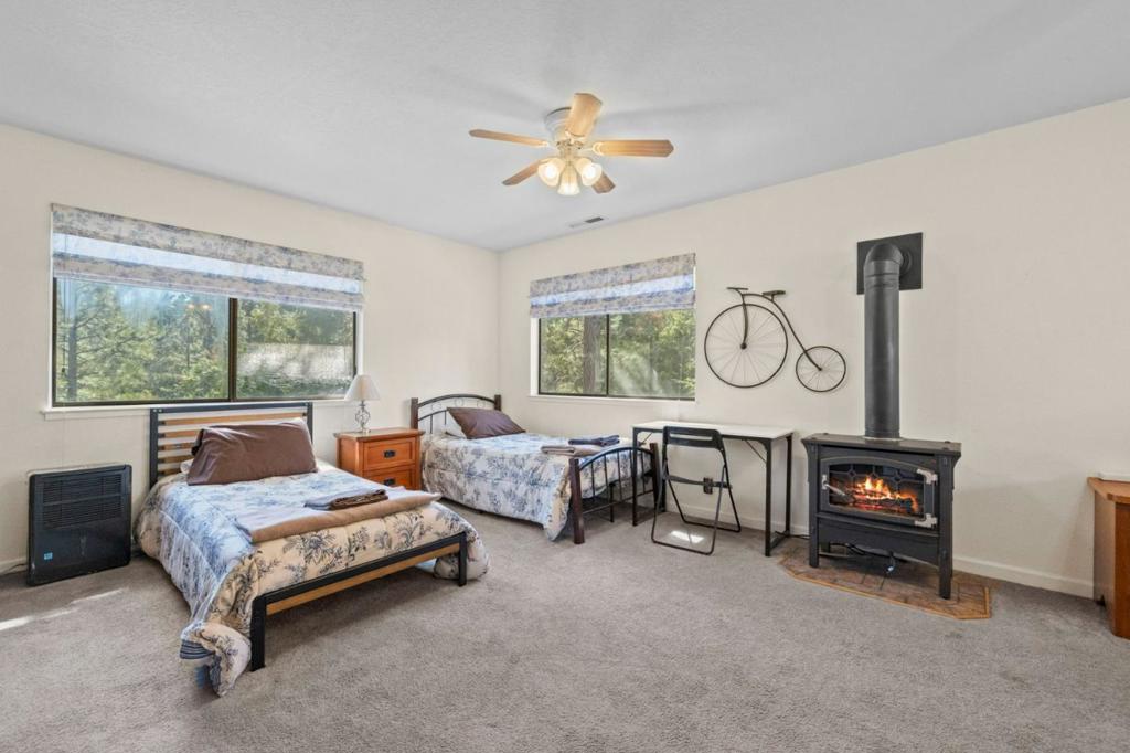 19935 Pine Mountain Dr, Groveland, CA 95321