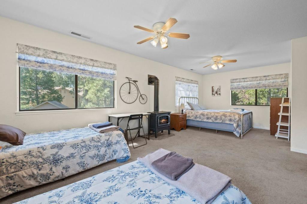 19935 Pine Mountain Dr, Groveland, CA 95321