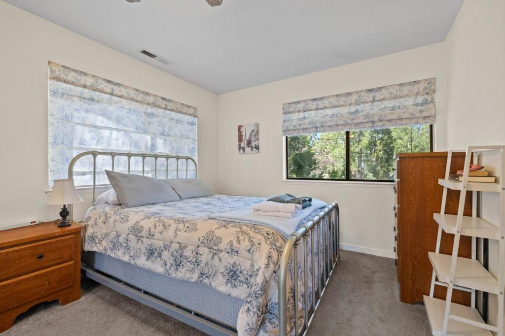 19935 Pine Mountain Dr, Groveland, CA 95321