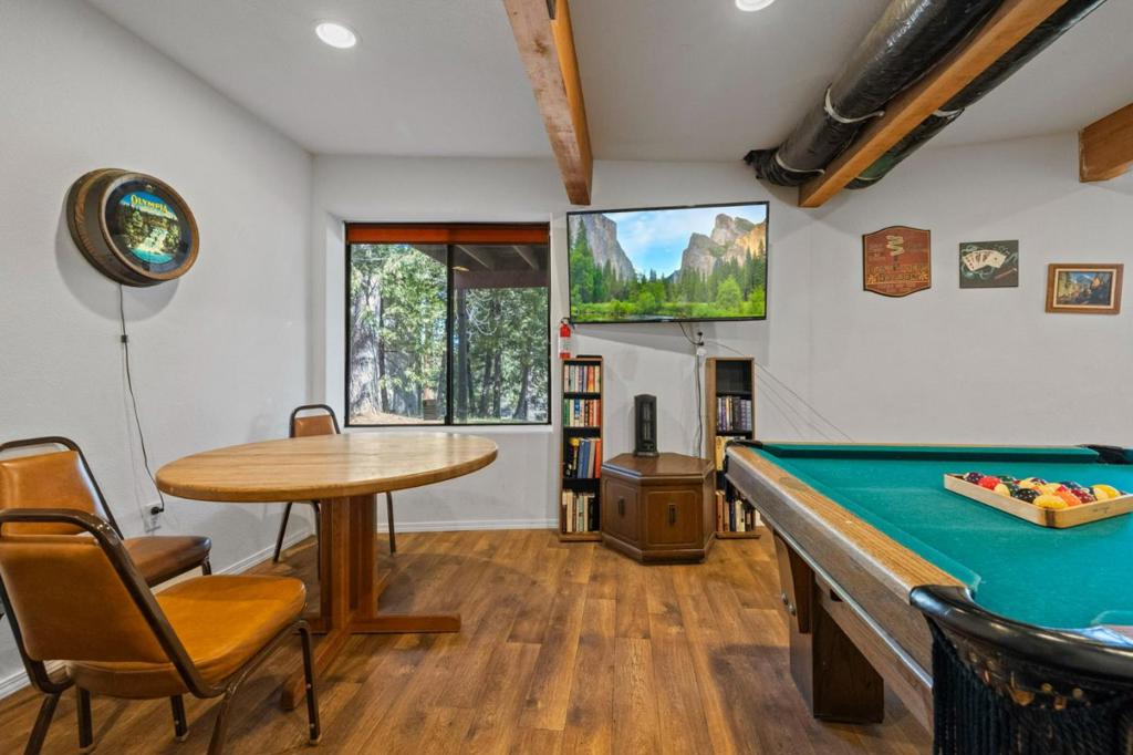 19935 Pine Mountain Dr, Groveland, CA 95321