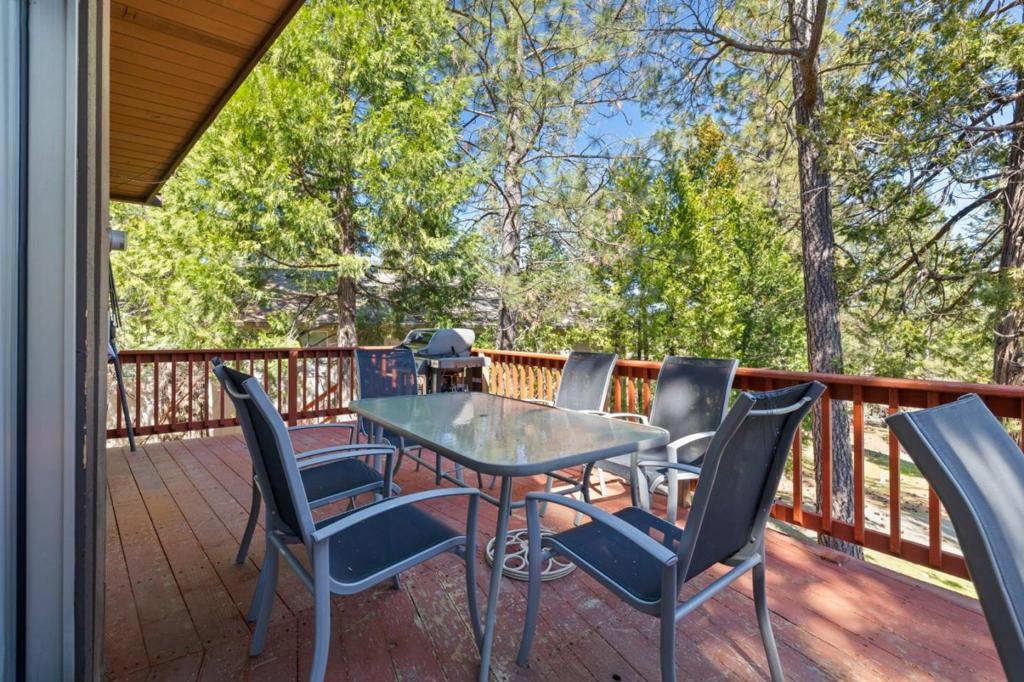 19935 Pine Mountain Dr, Groveland, CA 95321