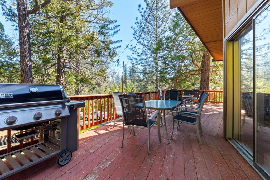 19935 Pine Mountain Dr, Groveland, CA 95321