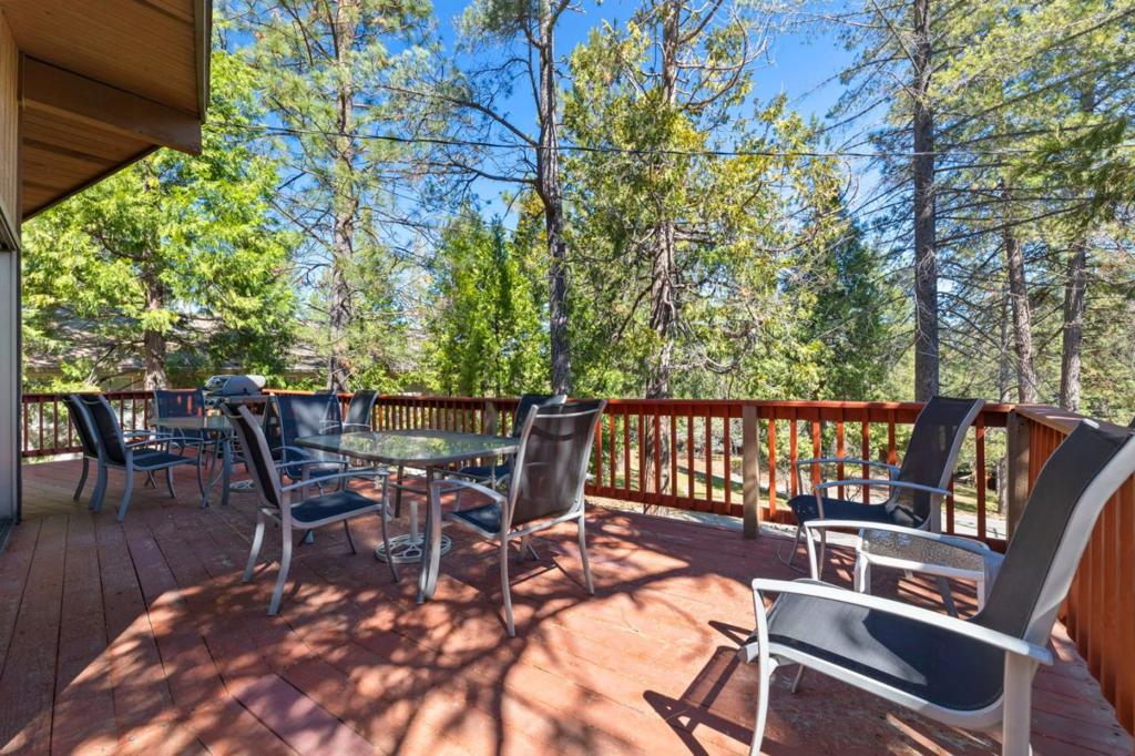 19935 Pine Mountain Dr, Groveland, CA 95321