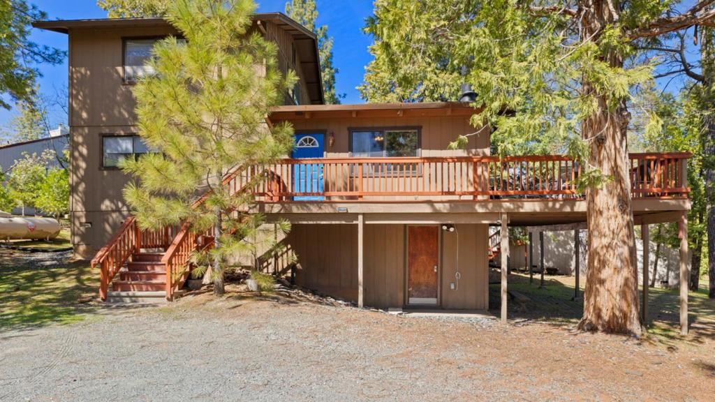 19935 Pine Mountain Dr, Groveland, CA 95321