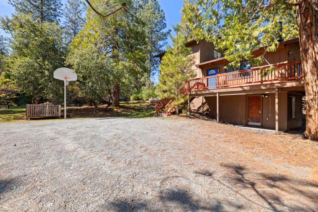 19935 Pine Mountain Dr, Groveland, CA 95321