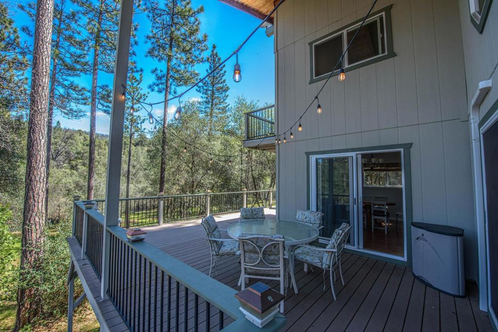 13069 Wells Fargo Dr, Groveland, CA 95321