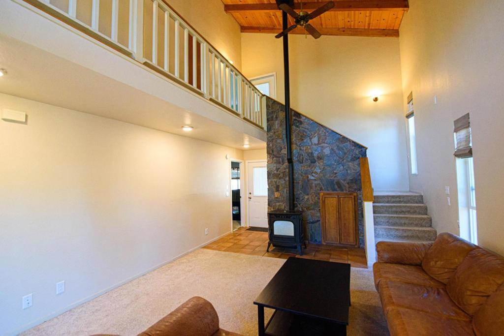 13069 Wells Fargo Dr, Groveland, CA 95321