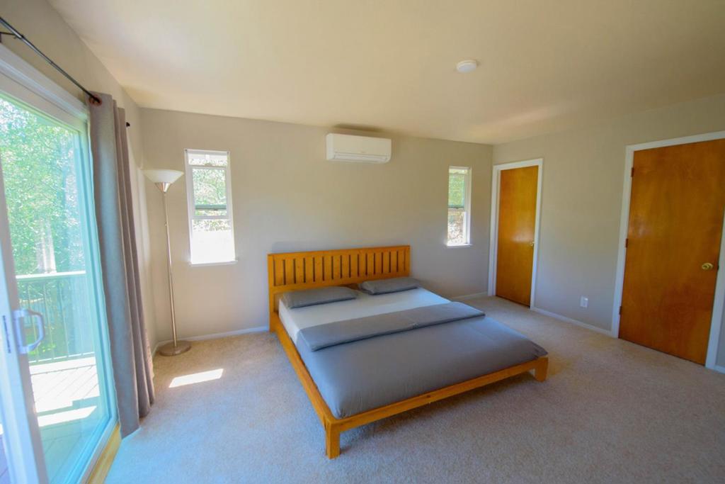 13069 Wells Fargo Dr, Groveland, CA 95321