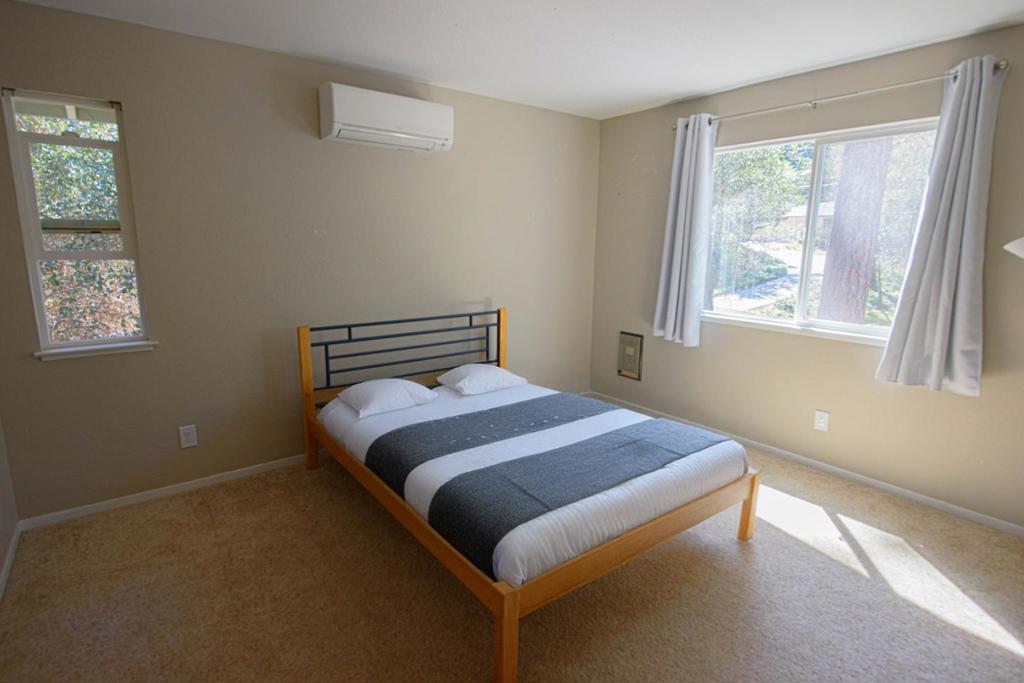 13069 Wells Fargo Dr, Groveland, CA 95321