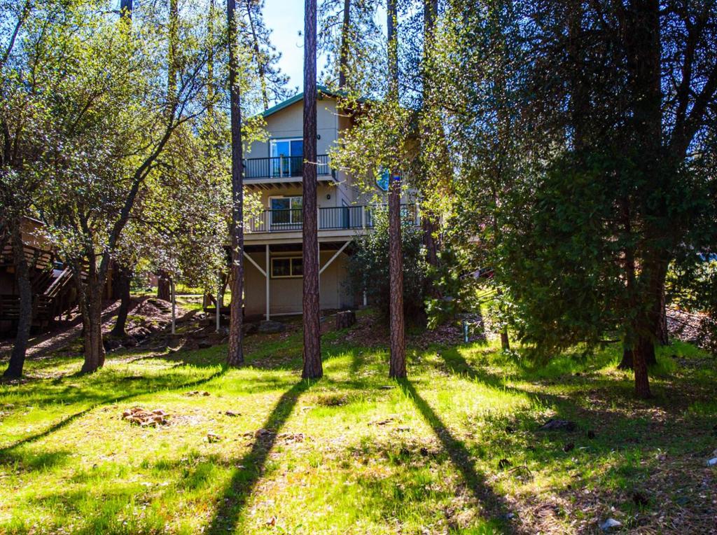 13069 Wells Fargo Dr, Groveland, CA 95321