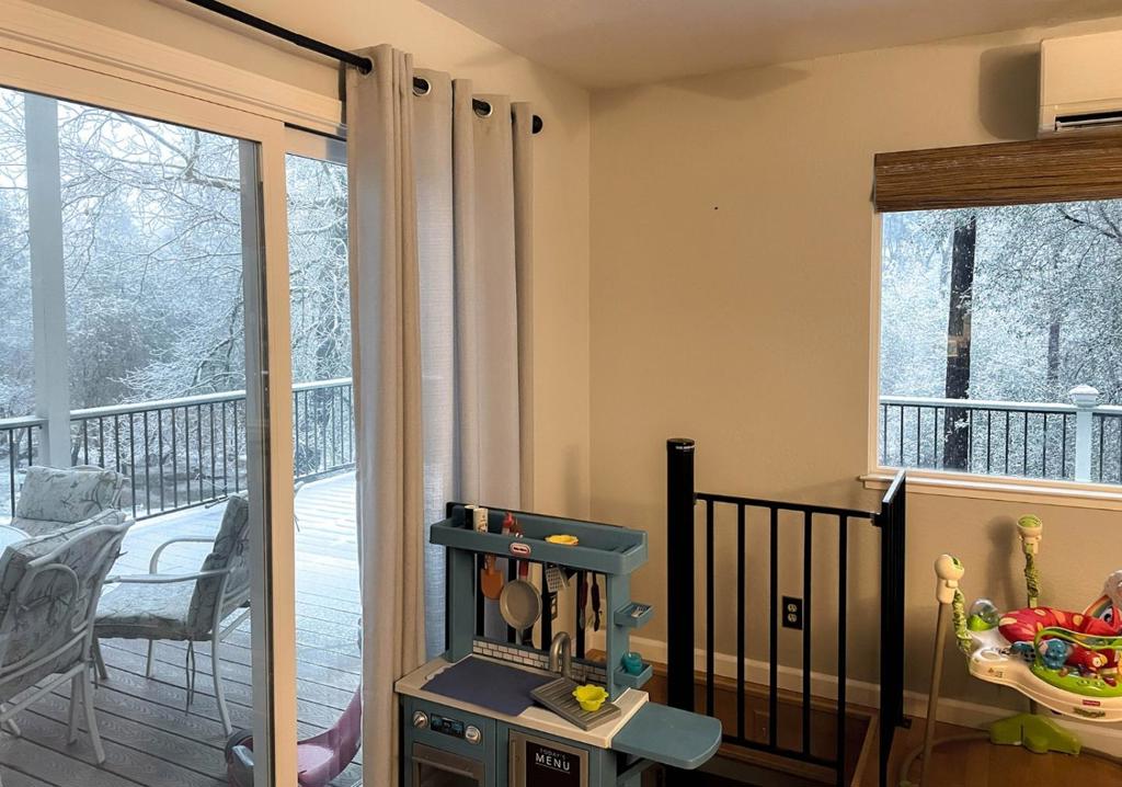 13069 Wells Fargo Dr, Groveland, CA 95321