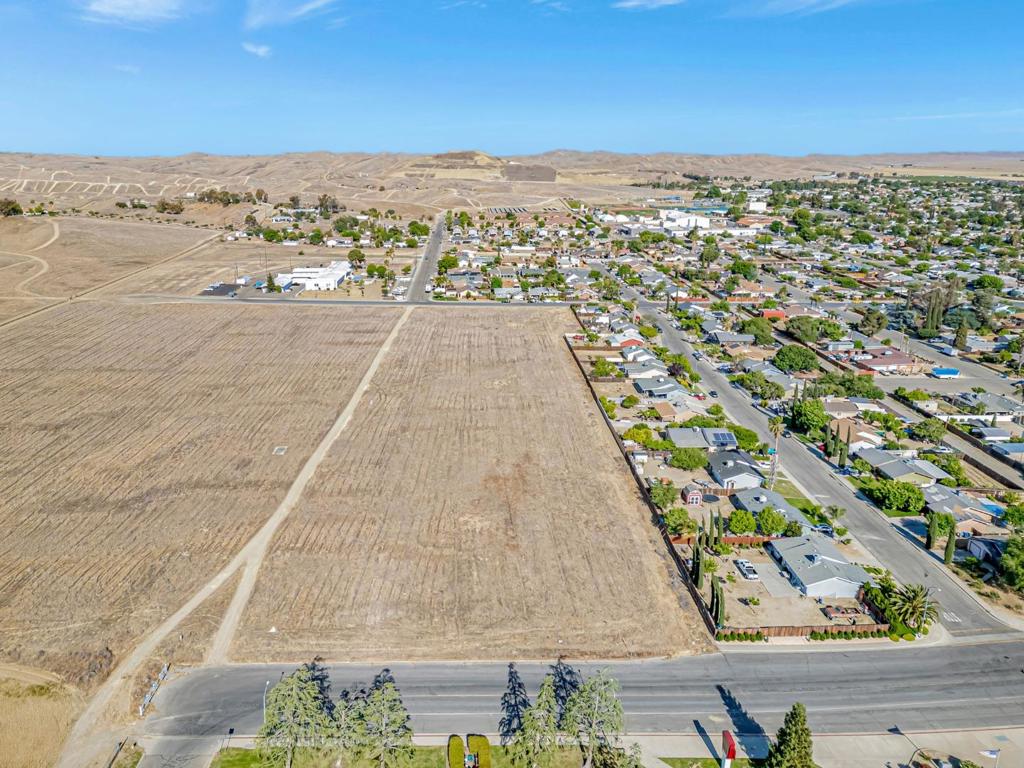 101 Amador St, Avenal, CA 93204