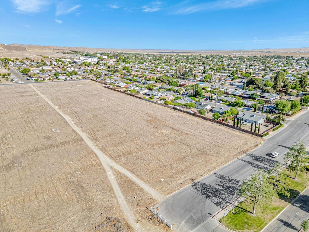 101 Amador St, Avenal, CA 93204